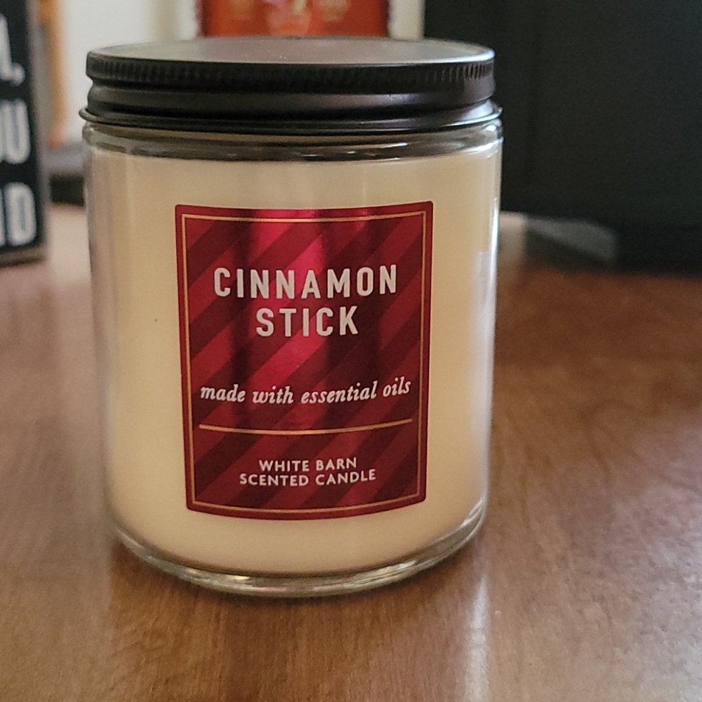 White Barn - Cinnamon Stick Candle